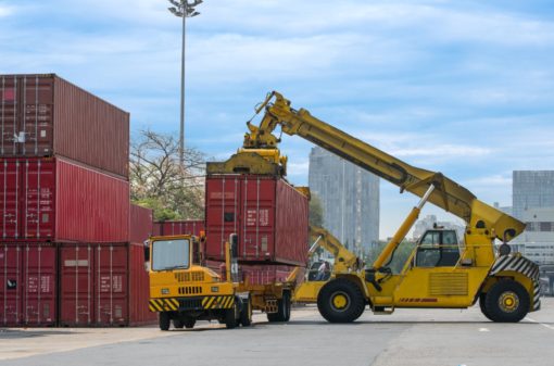 Cecafé debate gargalos logísticos e gestão dos portos do Sudeste