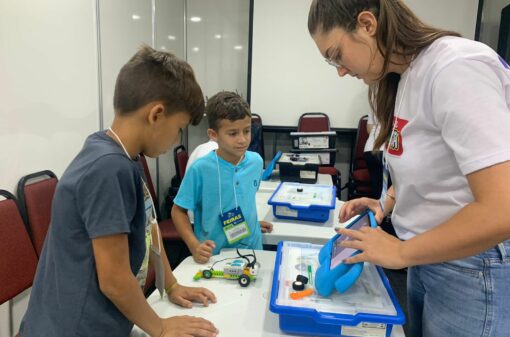 Oficinas de robótica do Sebrae Minas mobilizam 195 crianças na FEMAGRI 2023