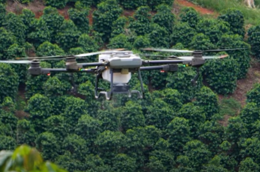 Drone adubador beneficia o trabalho na agricultura