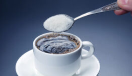 Colocar sal no café diminui o amargor?